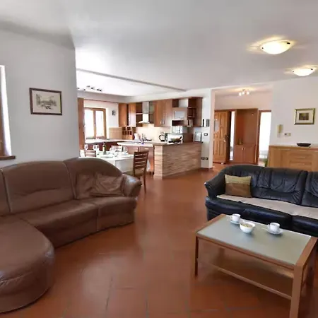 Flat With Shared Pool In Appartement Fiorini