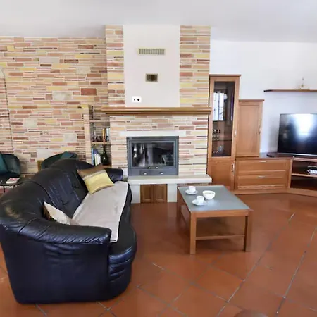 Appartement Flat With Shared Pool In Fiorini