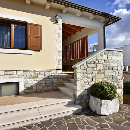 Flat With Shared Pool In Appartement Fiorini